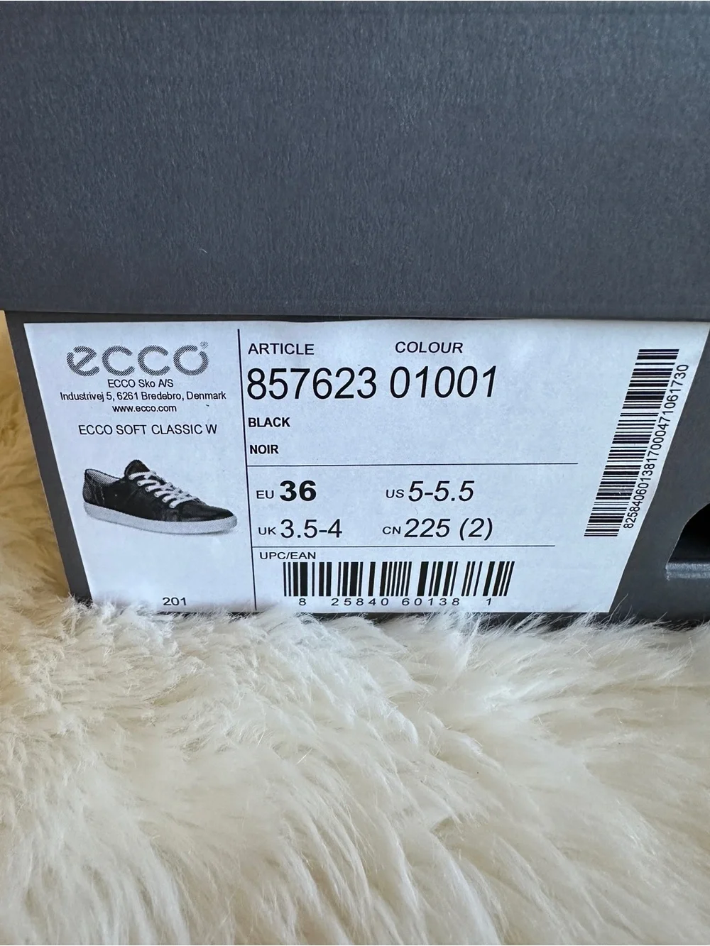 NIB ECCO Soft Classic Women Black Leather Lace Up Comfort Sneakers US5-5.5/ EU36